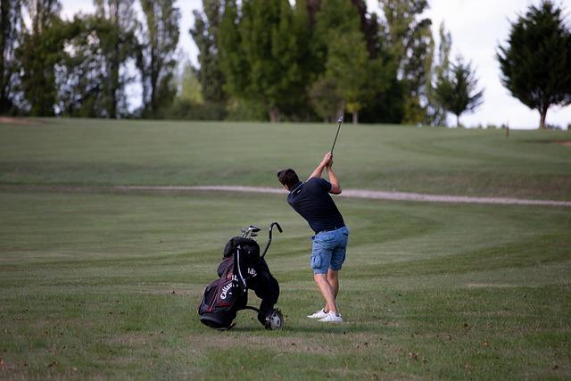 integrating Social Features​ for‍ a More Engaging Golf Experience